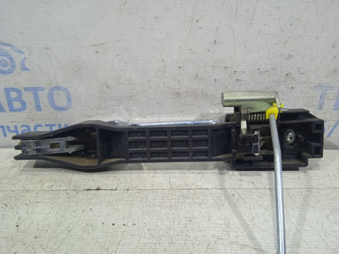 Ручка двери внешняя задняя правая Mitsubishi L200 KB 2.5 ДИЗЕЛЬ 4D56U 2006 (б/у) Київ - зображення 2
