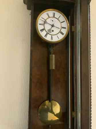 Антикварний настінний маятниковий годинник в дерев'яному корпусі Киев