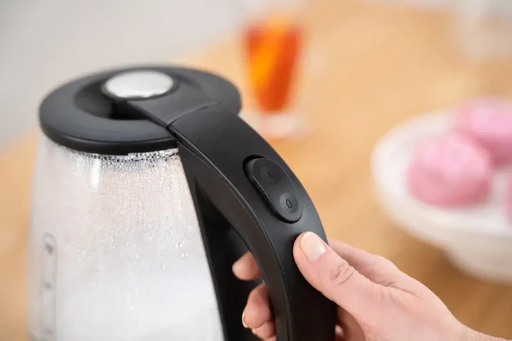 Электрочайник Zelmer ZCK8012 1.8 л серебристый Киев - изображение 8