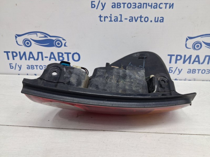 Фонарь задний внешний правый Mitsubishi L200 KB 2.5 DIESEL 4D56 2006 (б/у) Киев - изображение 7
