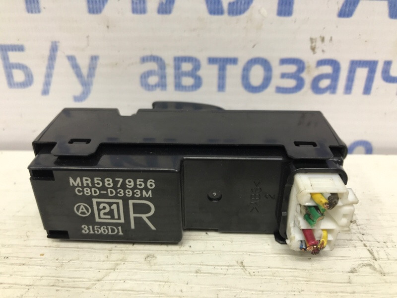 Кнопка стеклоподъемника Mitsubishi L200 KB 2.5 ДИЗЕЛЬ 4D56U 2006 (б/у) Київ - зображення 3