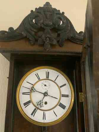 Антикварний настінний маятниковий годинник в дерев'яному корпусі Киев