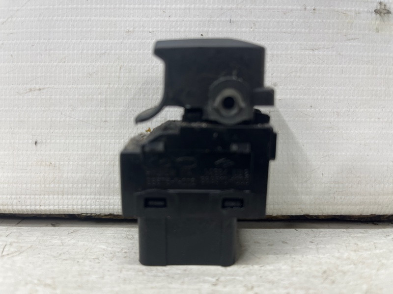 Кнопка стеклоподъемника Kia Sportage SL 1.7 DIESEL D4FD 2010 (б/у) Киев - изображение 2