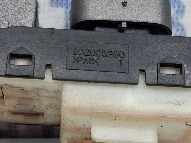 Кнопка стеклоподъемника SsangYong Rexton Y250 2.7 D27DT 2006 перед. (б/у) Київ - зображення 4