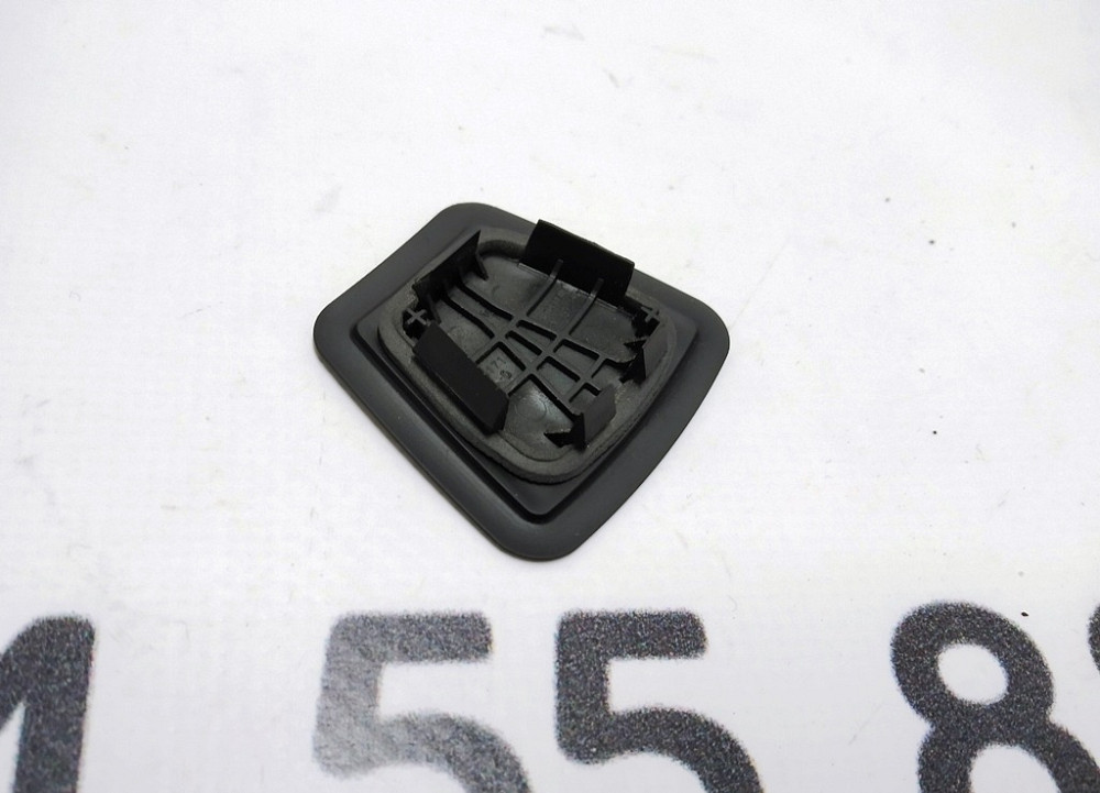 Заглушка пластиковая двери задней левой правой Tesla model 3 1105171-00-D Київ - зображення 1