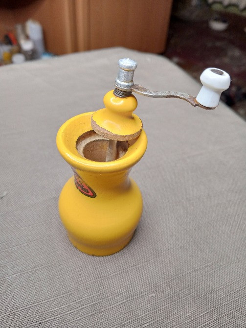 Ручная мельница для специй ГЛОРИЯ из дерева, 50-е годы, \ГДР\ Днепр - изображение 2