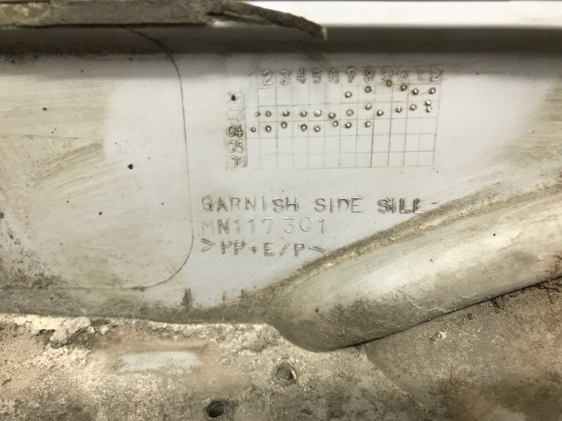 Накладка порога внешняя левая Mitsubishi Pajero Wagon 3 3.2 ДИЗЕЛЬ 4M41 1999 (б/у) Киев - изображение 7