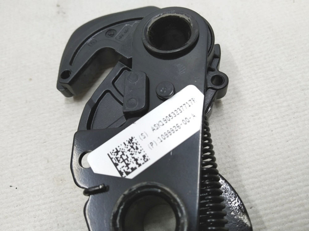 Замок спинки сиденья 2-го ряда правый Tesla model 3 1099926-00-A Киев - изображение 4