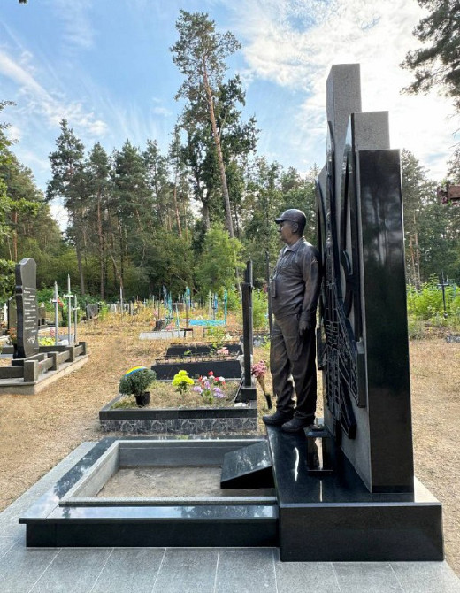 Пам'ятник загиблого льотчика, виготовлення надгробків та скульптур Київ - зображення 5
