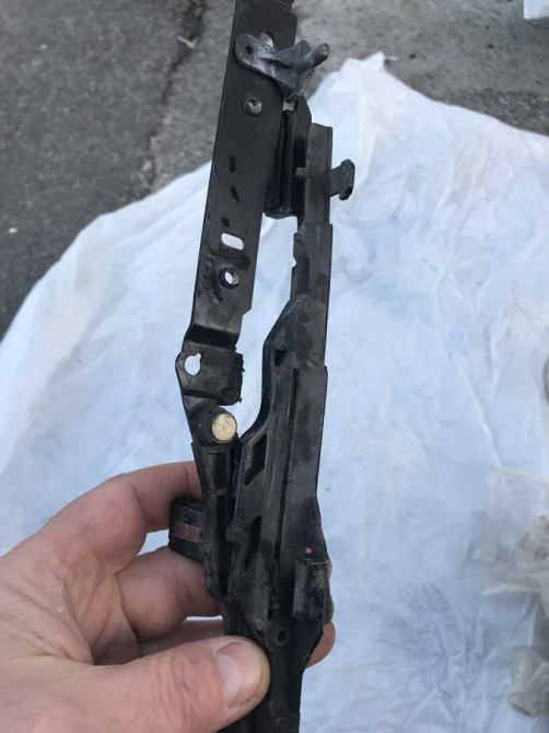 Направляющая Салазка для стекляного люка на W-140 Київ - зображення 10