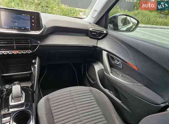 Свіжопригнаний Peugeot e-2008 2020 модельний 2021 з нідерландів Луцьк