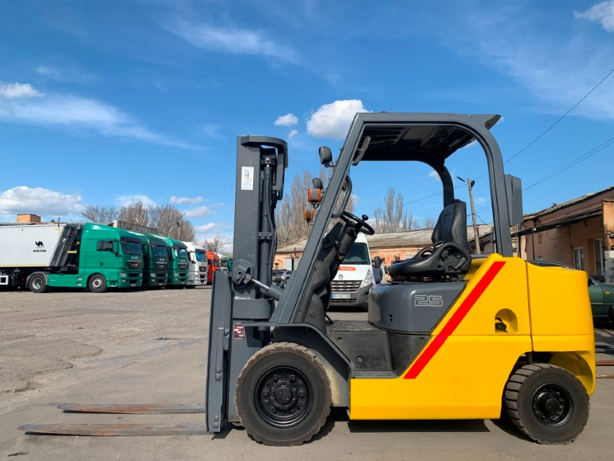 Вилочный автопогрузчик TCM (Nissan), 2017 года, с наработкой 7706 м/час. Модель: FHGE25T15. Николаев - изображение 1