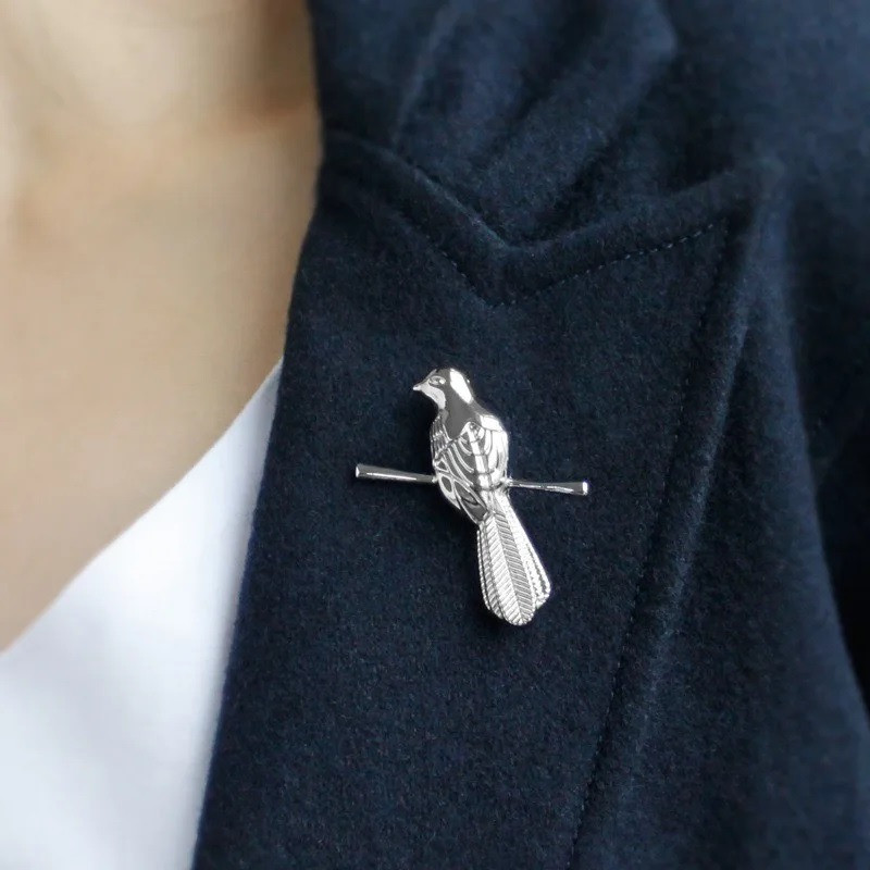 Брошь Пересмешник: Когда слова — оружие, а молчание — власть. Символ Мастера над монетой, Київ - зображення 6