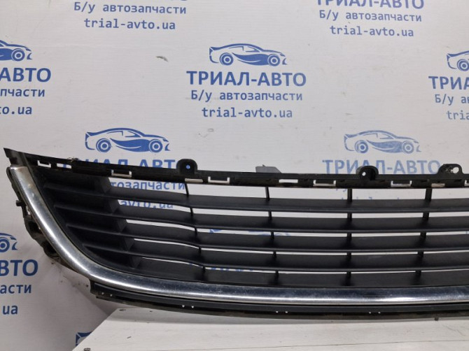 Решетка бампера центральная Renault Megane 3 1.5 DIESEL K9K 2008 (б/у) Київ - зображення 2
