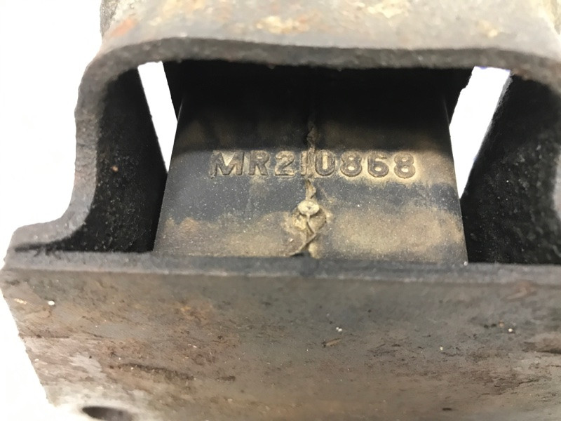 Подушка ДВС Mitsubishi Pajero Sport K9 2.5 DIESEL 4D56 1996 (б/у) Киев - изображение 4