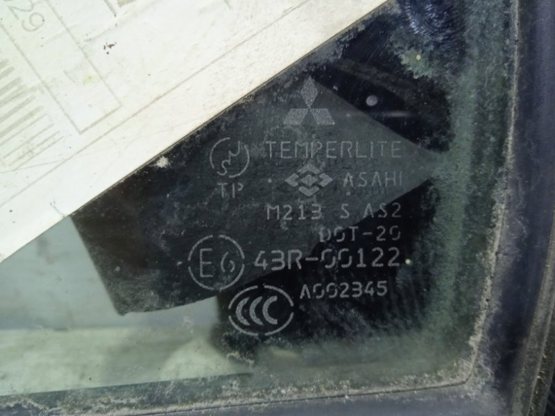 Стекло двери задней левой (форточка) Mitsubishi Lancer 9 1.6 БЕНЗИН 4G18 2003 (б/у) Киев - изображение 2