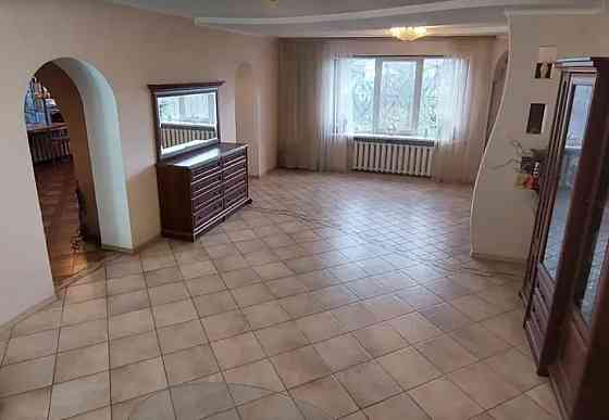 Продам. Будинок 290 м.кв. 20 соток. 12-й квартал, вул. Помаранчева Дніпро