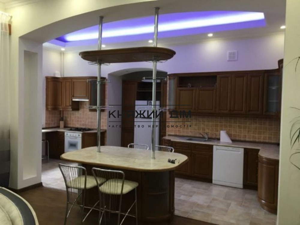 Без комісії Простора 3-х к. Кв. студія, біля ст. м. Площа Льва Толстого. № 1137355 Київ - зображення 1