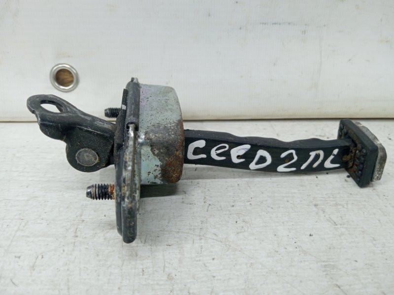 Ограничитель двери передний левый Kia Ceed JD 1.6 DIESEL D4FB 2012 (б/у) Киев - изображение 1