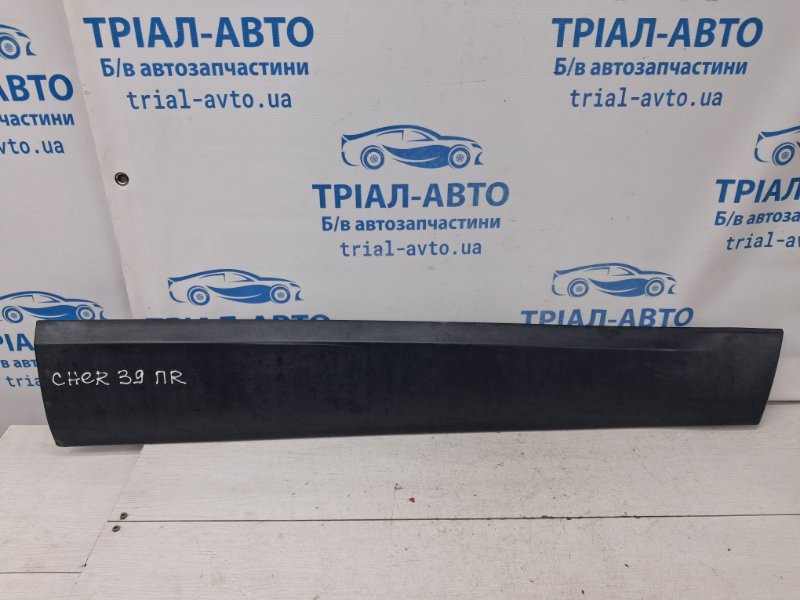 Накладка двери Jeep Cherokee KL 2.4 БЕНЗИН ED6 2013 перед. прав. (б/у) Київ - зображення 1