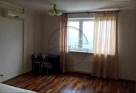 Оренда 3-к. квартира м. Деміївська. Код об'єкта:11200826 Київ