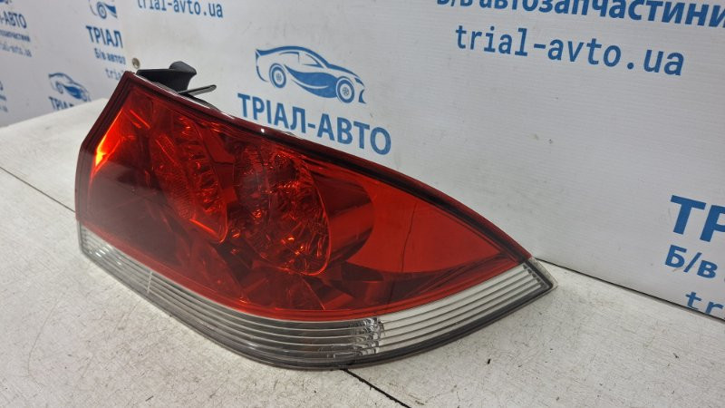 Фонарь задний внешний правый Mitsubishi Lancer 9 1.6 БЕНЗИН 4G18 2003 (б/у) Киев - изображение 2