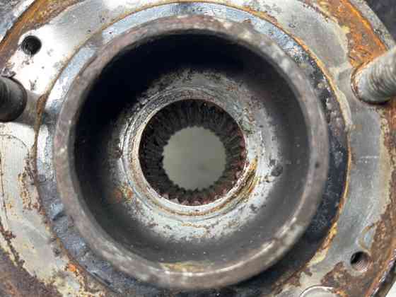 Кулак поворотный правый со ступицей Hyundai Santa fe CM 2.2 DIESEL D4HB 2005 (б/у) Київ