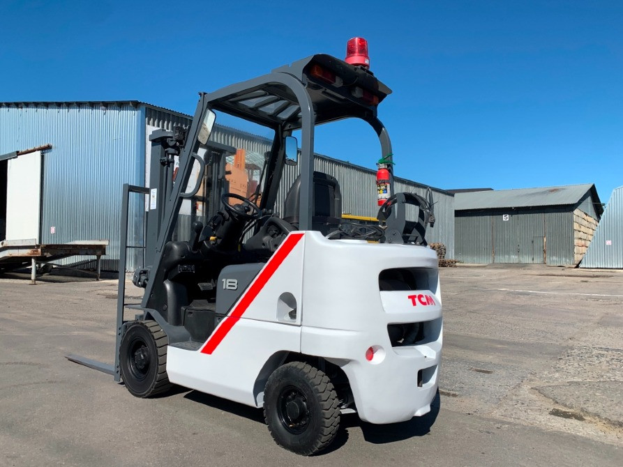 Вилочный автопогрузчик TCM (Nissan), с полукабиной, печью и позиционером вил. Модель: FGE18T5. Ужгород - изображение 3