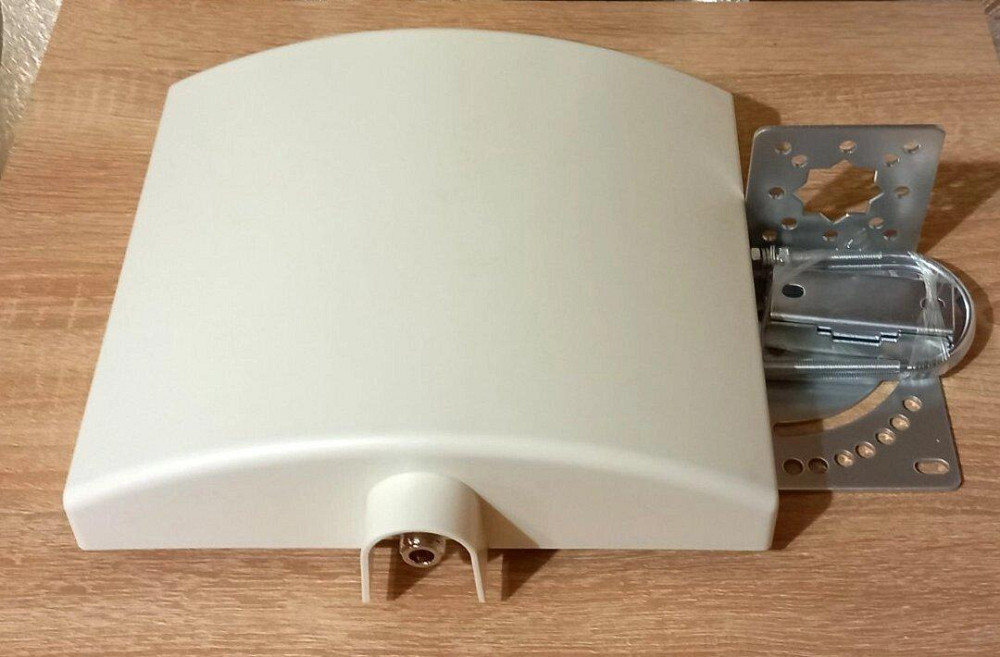 Уценка. Антенна секторная 1650-1675/2205-2015/2750-2865 МГц 14 дБ 100 Вт SST-172714DW, N разъем. Смо Днепр - изображение 1