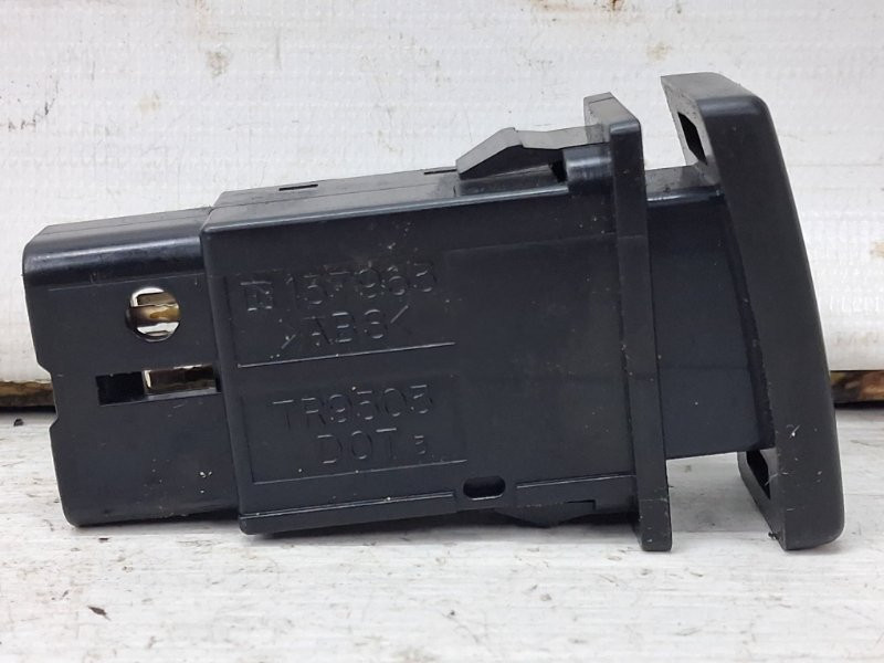 Кнопка аварийки Toyota Avensis T25 2.2 DIESEL 2ADFTV 2002 (б/у) Київ - зображення 3