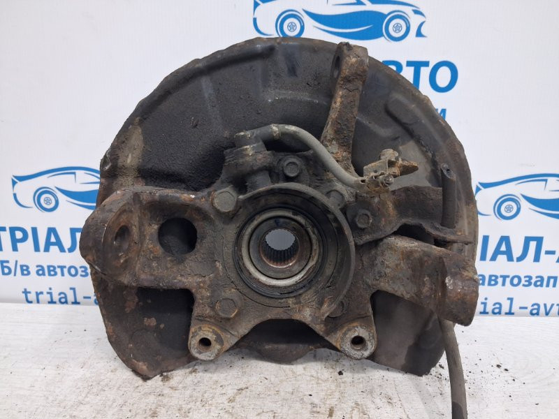 Кулак поворотный правый со ступицей Mitsubishi Pajero Wagon 4 3.2 ДИЗЕЛЬ 4M41 2006 (б/у) Київ - зображення 1
