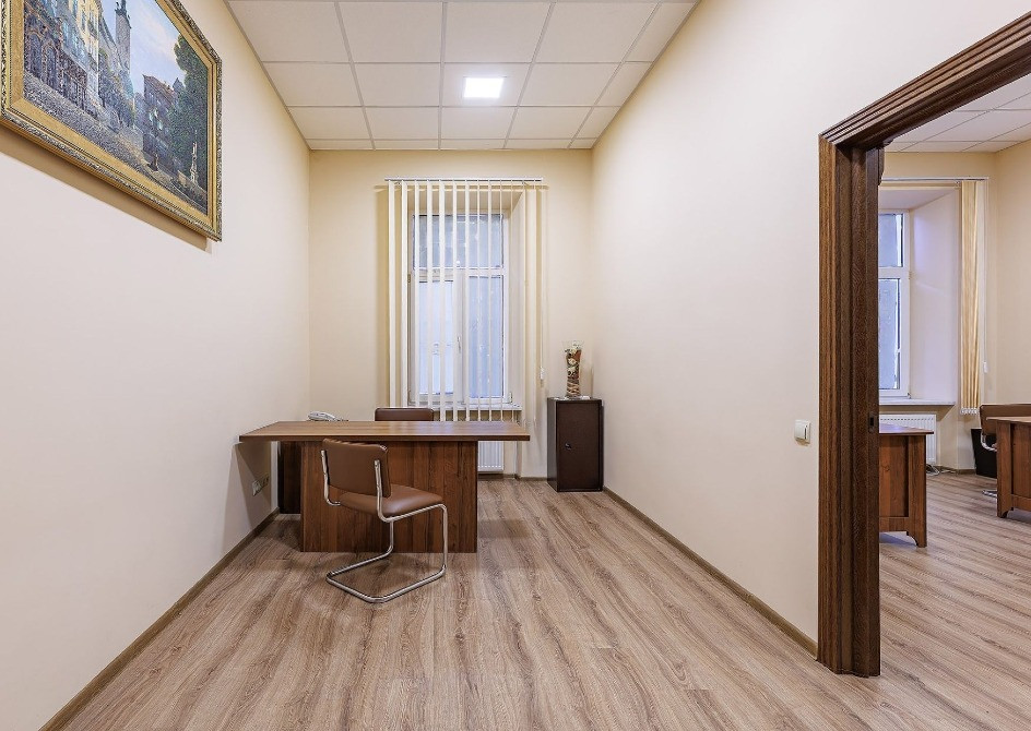 Офіс з ремонтом та меблями. Центр міста. Фасадний вхід. Без комісії Львов - изображение 7