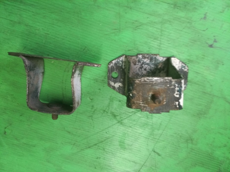 Кронштейн бампера переднього 51111888122 БМВ е-30 оригінал. Винница - изображение 1