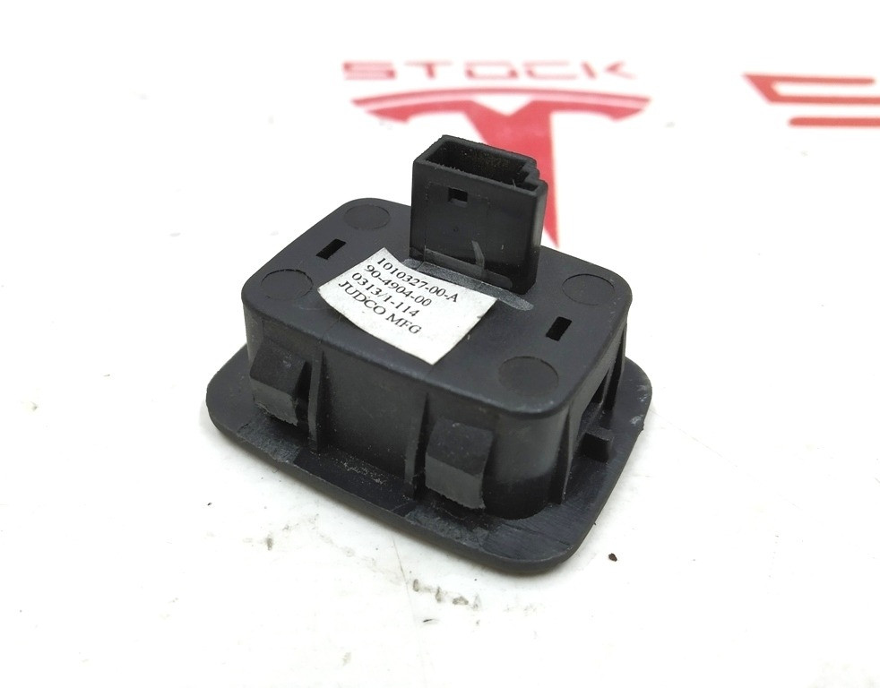 Кнопка закрытия крышки багажника (с электроприводом) с повреждением Tesla model S, model S REST 1010 Київ - зображення 3