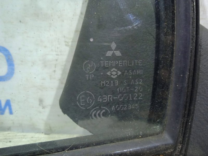 Стекло двери задней левой (форточка) Mitsubishi Lancer 9 1.6 БЕНЗИН 4G18 2003 (б/у) Київ - зображення 2