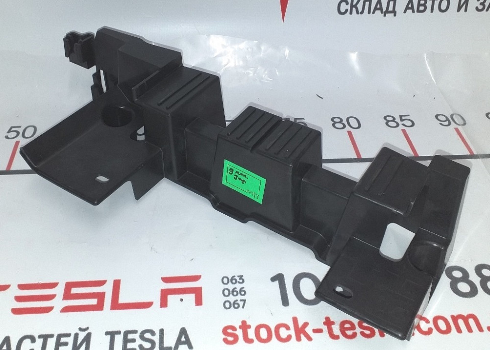 1Кронштейн панель пола 2-го ряда сидений правая (6 мест) Tesla model X 1060170-00-D Киев - изображение 1