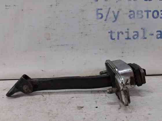 Ограничитель двери передний левый Kia Sportage SL 1.7 DIESEL D4FD 2010 (б/у) Киев