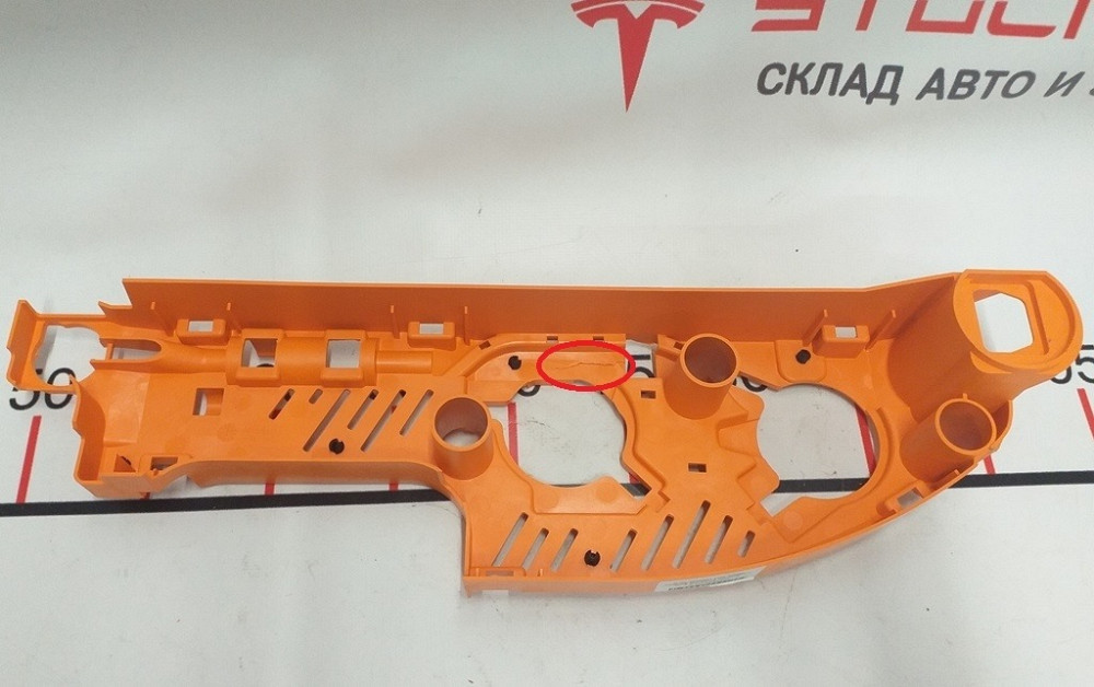 Корпус верхний вспомогательного блока управления основной батареи с поврежден.Tesla model S REST, Te Київ - зображення 2