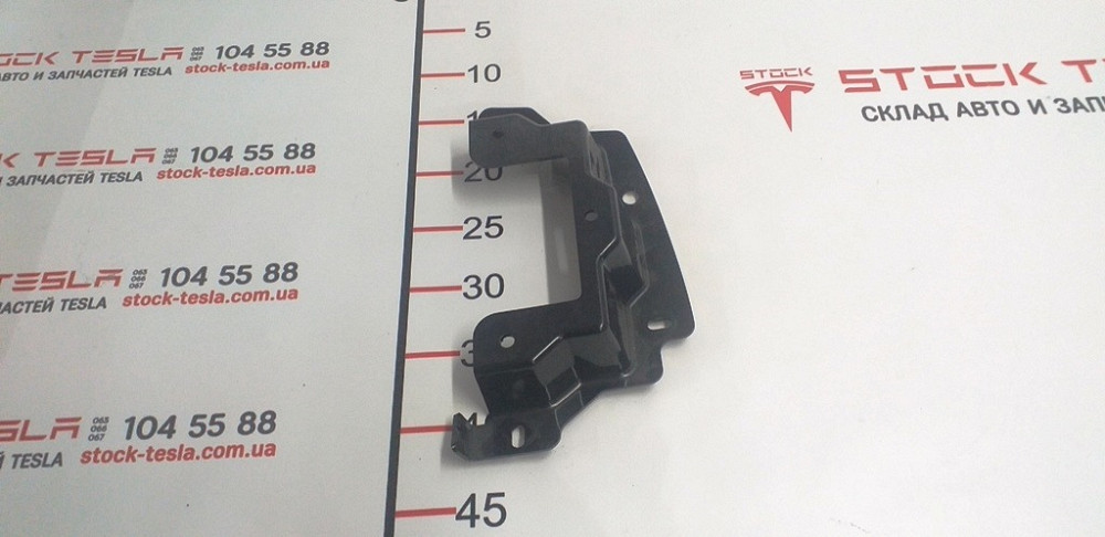 Кронштейн модулей стояночного тормоза и управления подсветкой Tesla model S, model S REST 1051906-00 Киев - изображение 2