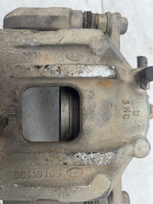 Суппорт передний левый Kia Sorento XM 2.4 БЕНЗИН G4KJ 2009 (б/у) Київ - зображення 5