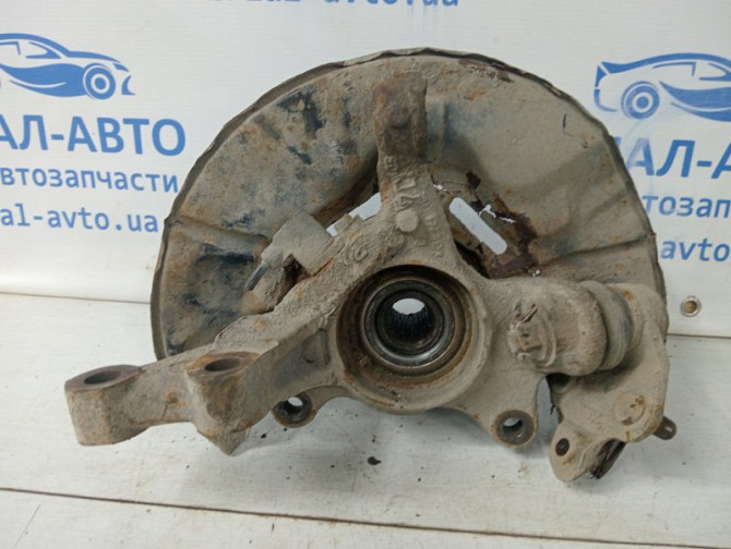 Кулак поворотный правый со ступицей Toyota Avensis T25 1.8 БЕНЗИН 1ZZFE 2002 (б/у) Київ - зображення 2
