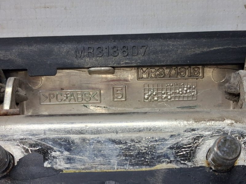 Ручка двери внешняя задняя правая Mitsubishi Pajero Sport K9 3.0 БЕНЗИН 6G72 1996 (б/у) Киев - изображение 3