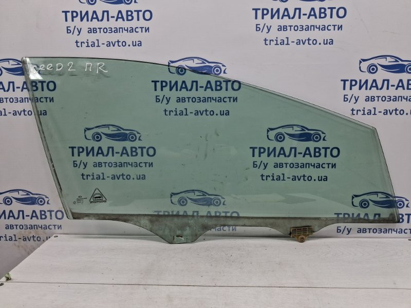 Стекло двери переднее правое Kia Ceed JD 1.6 DIESEL D4FB 2012 (б/у) Киев - изображение 1
