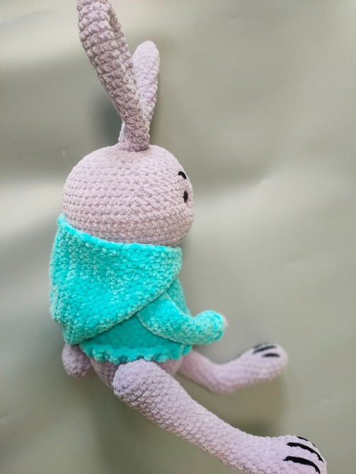 Зайчик в светрі з капішоном іграшка м'яка в'язана сувенір подарунок hand made ручна робота Нововолынск - изображение 4