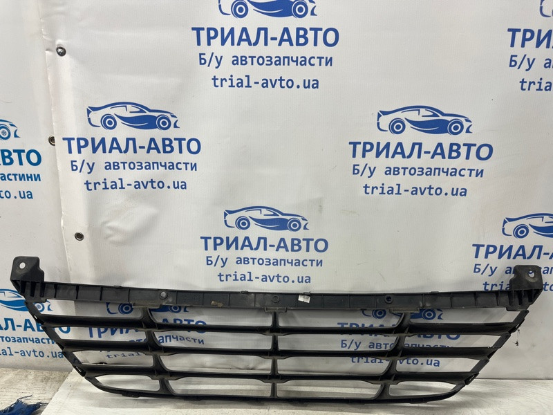 Решетка бампера центральная Hyundai IX35 LM 1.7 DIESEL D4FD 2009 (б/у) Київ - зображення 4