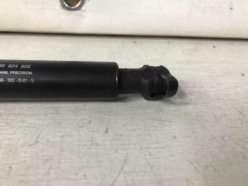 Амортизатор крышки багажника Chevrolet Captiva C100 2.4 БЕНЗИН Z24SED 2006 (б/у) Киев - изображение 3