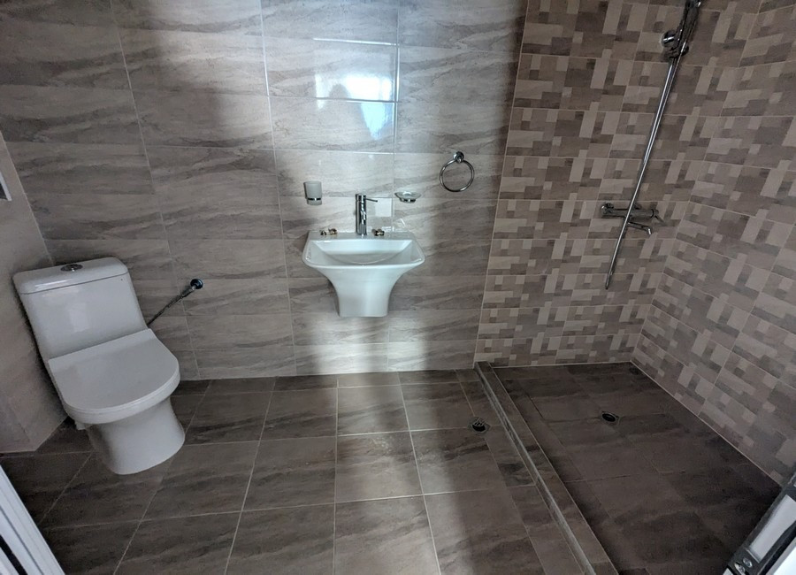 Новая 2-х комнатная квартира с мебелью и техникой, в 50 м от пляжа, в г. Бяла (Болгария) Киев - изображение 6