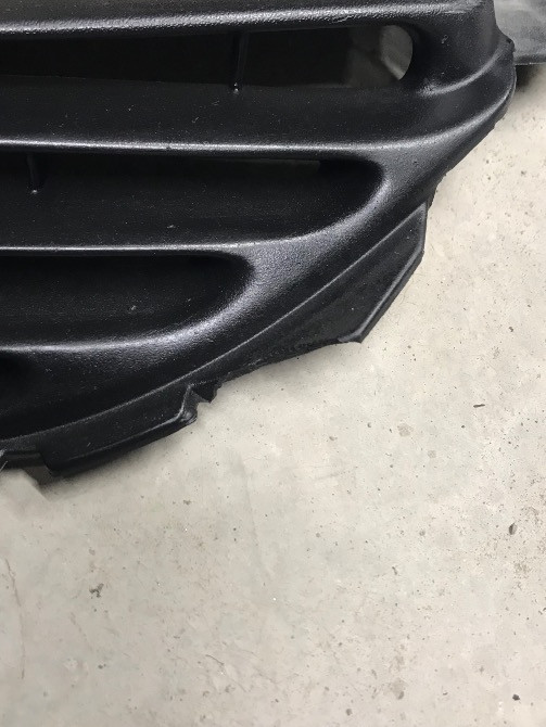 Бу решетка радиатора Renault Laguna 1, 7700819948, небольшой дефект. Кропивницкий - изображение 2