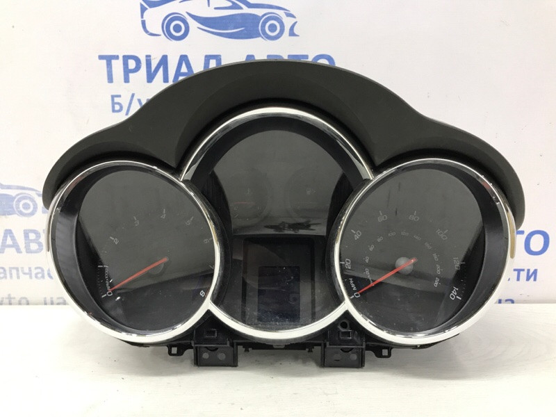 Приборная панель Chevrolet Cruze J300 1.8 2009 (б/у) Киев - изображение 1