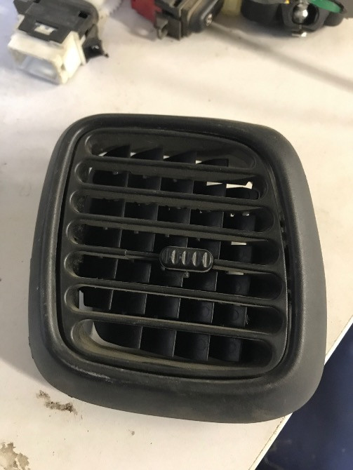 Бу дефлектор воздуховода левой двери Renault Laguna 1, 7700822837. Кропивницький - зображення 1